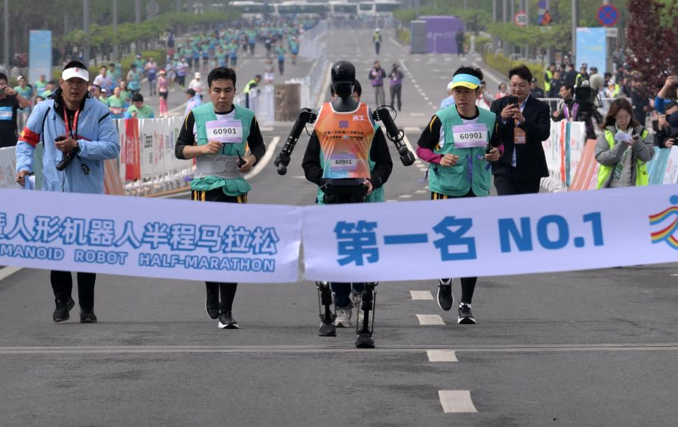 应用场景拓新 人形机器人产业“加速跑”